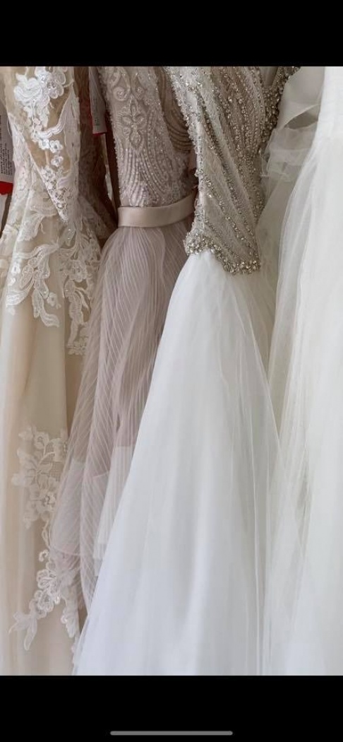 Elegant Lace Bridal Sample Sale